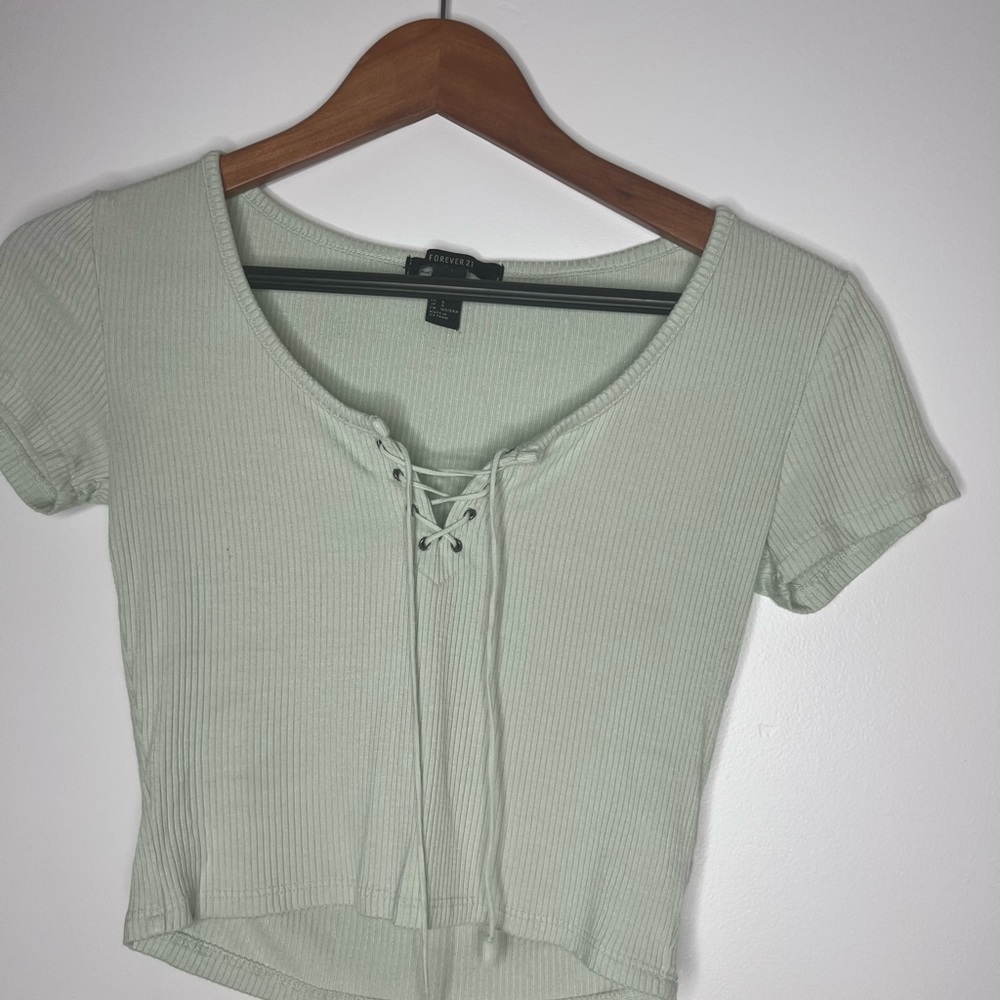 Crop top with ties in front green